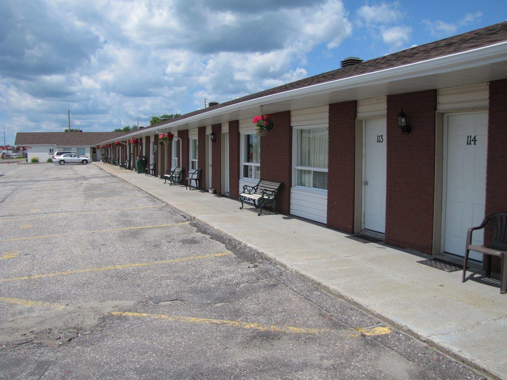 Lincoln Motel Sturgeon Falls Luaran gambar